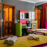 Hotel Orange Owl
