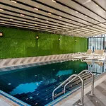 Hotel Orange Owl