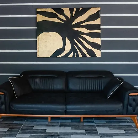 Orange Owl Hotel *