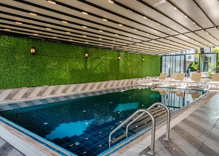 Hotel Orange Owl