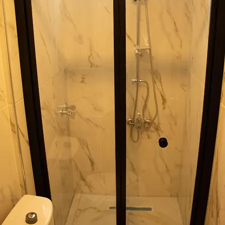 Hotel Orange Owl *