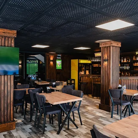 Hotel Orange Owl